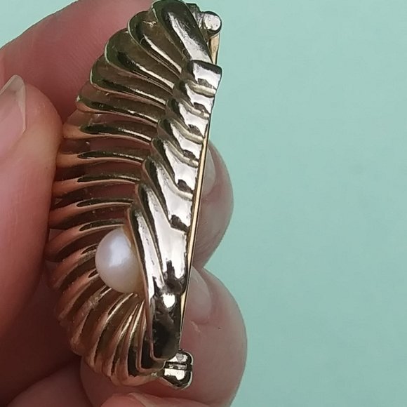 Vintage Marboux gold tone faux pearl brooch - Picture 13 of 16